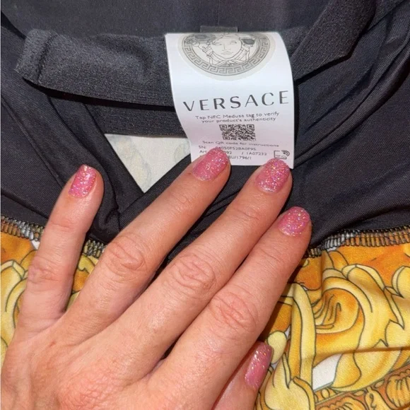 Versace Black and Gold Patterned Garment - Picture 3 of 3